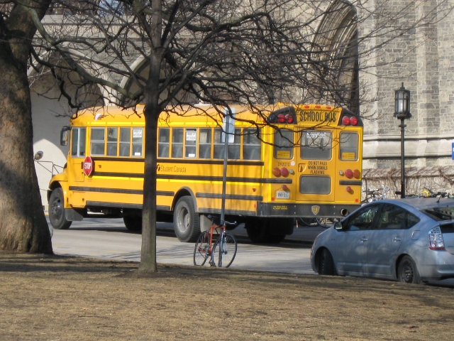 Target: Ein gelber Schulbus